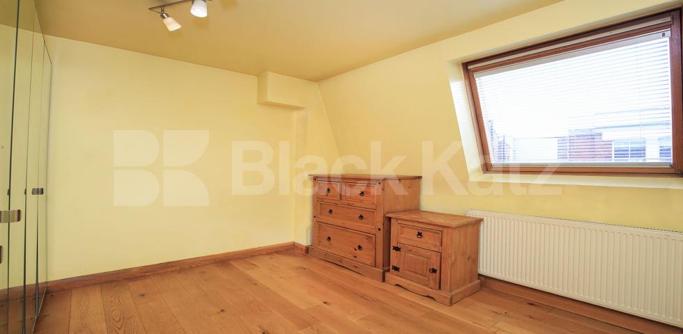 Recently refurbished two double bedroom flat minutes to Archway Tube. Hargrave Road, Archway 